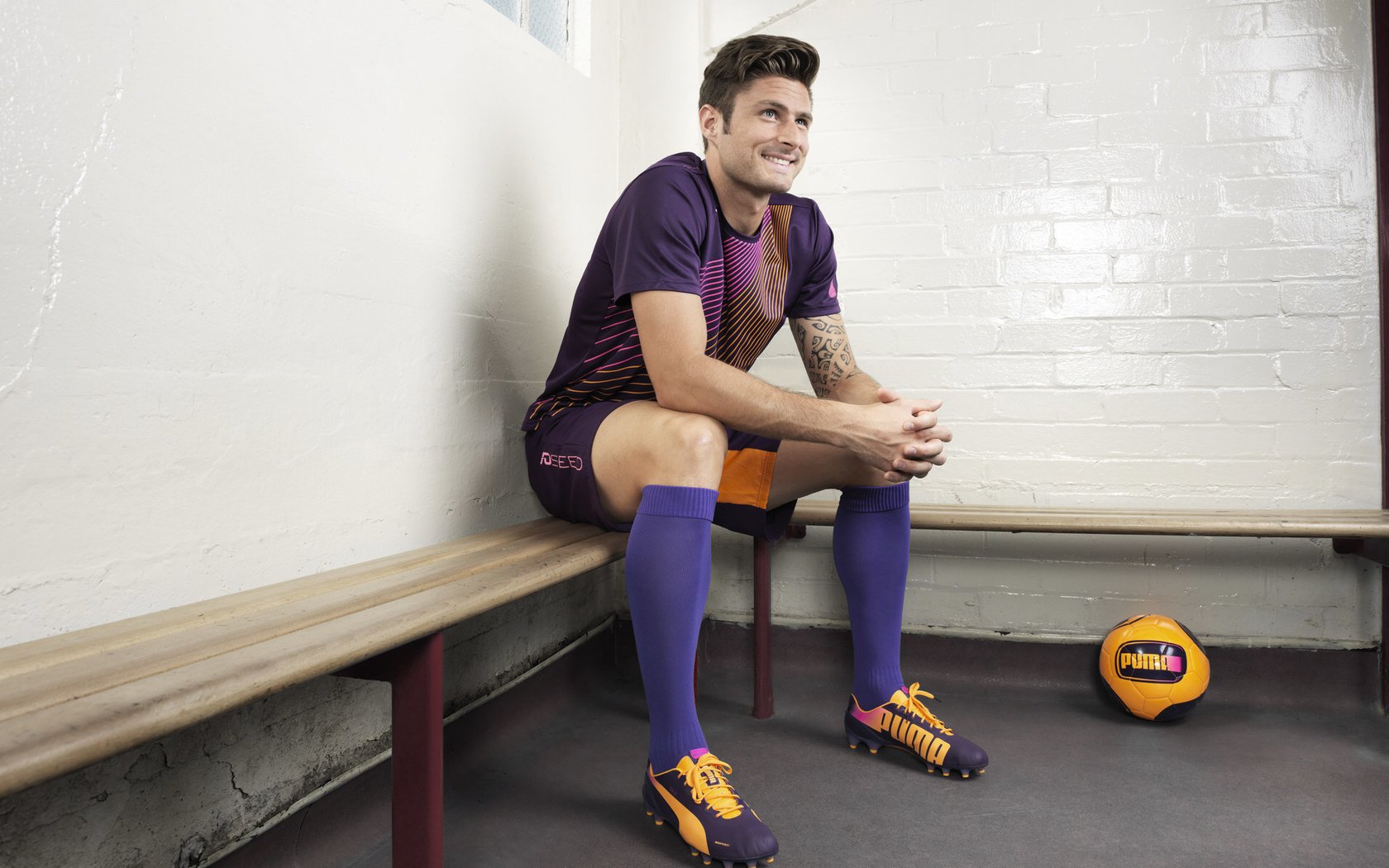 德甲争冠战之夜,莱万对手完全无解